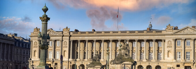 Paris, ancient building on the place de la Concorde
 - obrazy, fototapety, plakaty
