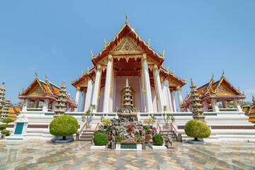 Naklejka premium Awesome view of Wat Suthat Thepwararam in Bangkok, Thailand