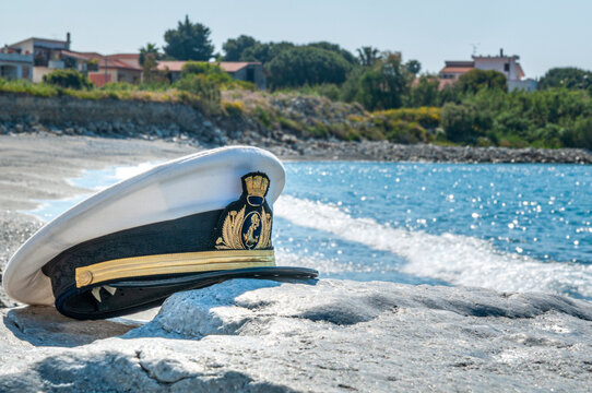 Cappello da Allievo ufficiale della Marina mercantile Italiana in riva al mare