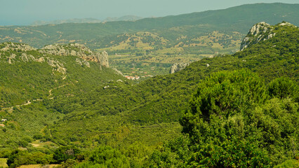 Il Monte Albo Baronie al tramonto visto da Lod&egrave;. Provincia di Nuoro, Sardegna. Italia