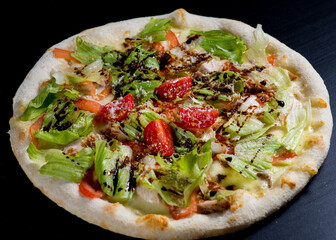 Caesar pizza with fresh lettuce and white sauce