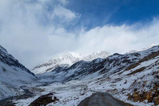 Sunshine at Drass Valley after the first Snowfall of the season
