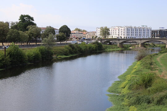 Le fleuve Adour, ville de Dax, d&eacute;partement des Landes, France