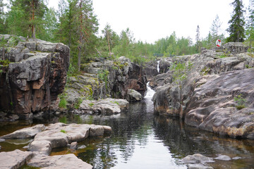 Fototapeta na wymiar Die wunderschöne Gegend im Naturreservat Storforsen in Schweden 