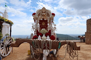 Pena de Arias Montano, Alajar, Huelva, Spain, September 8, 2023: Decorated float on the day of the Pilgrimage of the Virgin Queen of the Angels in La Pena de Arias Montano - obrazy, fototapety, plakaty