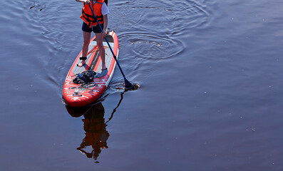 Obraz premium Paddleboarding on lake, aerial view. Stand up paddle boarding (SUP) water sport.