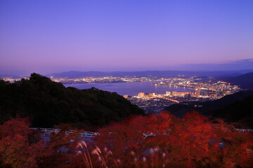 比叡山ドライブウェイ夢見が丘から見る琵琶湖と紅葉の夕景