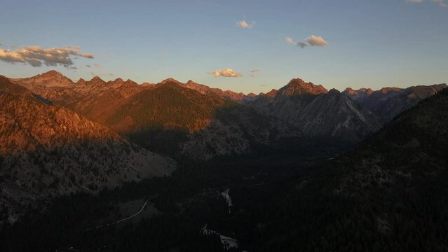 sunset timelapse in the Sawtooth mountains