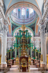Fototapeta na wymiar Piękne wnętrze cerkwi świętego ducha w Wilnie 