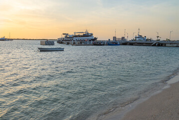 Fototapeta premium Boats in the bay in a summer at dusk and sunset, La Paz Baja California Sur. Seascape of Mexico.
