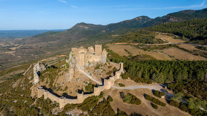 Fototapeta na wymiar vista aérea del bonito castillo abadía de Loarre en la provincia de Huesca, España