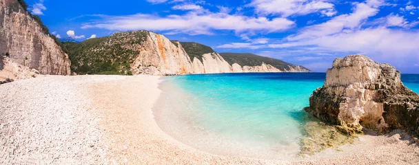 Foto auf Alu-Dibond Greece best beaches of Ionian islands. Cephalonia (Kefalonia)- scenic desrted beach Fteris with tropical turquoise sea and white pebbles © Freesurf
