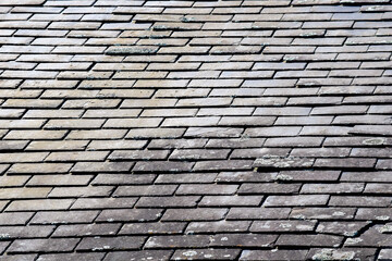 detalle de un techo de pizarras negras