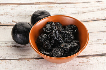 Dry prunes in thw bowl