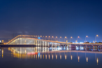 Fototapeta na wymiar Night view of the Governador Nobre de Carvalho Bridge