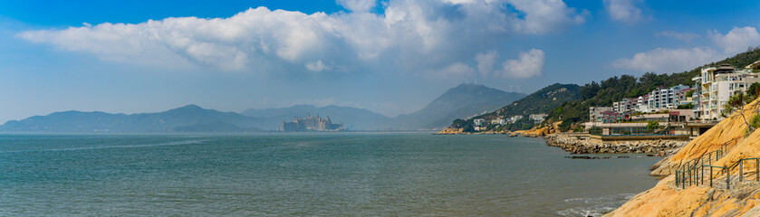 Obraz premium Sunny view of the landscape around Hac Sa Long Chao Kok Coastal Trail