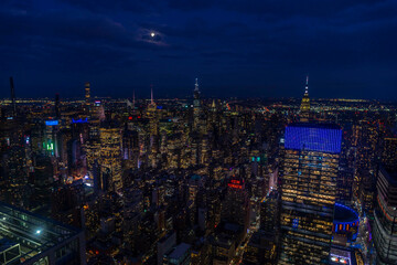 Fototapeta premium Stunning city view of New York city at dark night