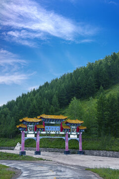 Hulunbuir in daxing AnLin root river city full of town setting cui mountain scenic spot of arch