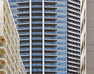 都会に建つ巨大なビル群