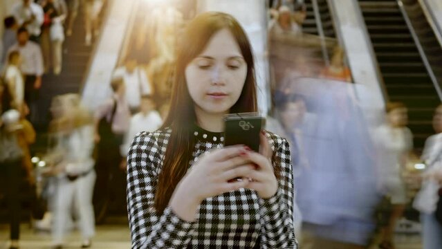 City Lifestye Portrait of Attractive Confident Woman Browing on Smart Phone