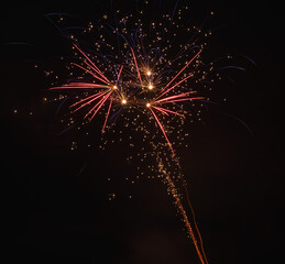 Obraz premium multiple pink and purple fireworks at night