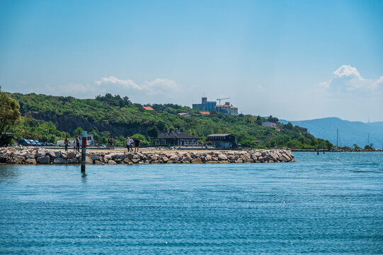 
Between sea and lagoon. Sailing trip between the Marano lagoon and the Gulf of Trieste.