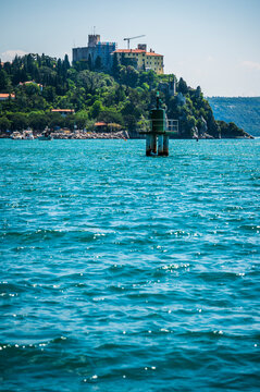 
Between sea and lagoon. Sailing trip between the Marano lagoon and the Gulf of Trieste.