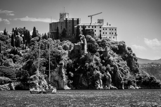 Between sea and lagoon. Sailing trip between the Marano lagoon and the Gulf of Trieste. Black and white.