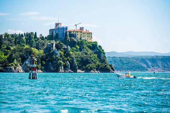 
Between sea and lagoon. Sailing trip between the Marano lagoon and the Gulf of Trieste.