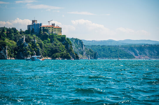 
Between sea and lagoon. Sailing trip between the Marano lagoon and the Gulf of Trieste.