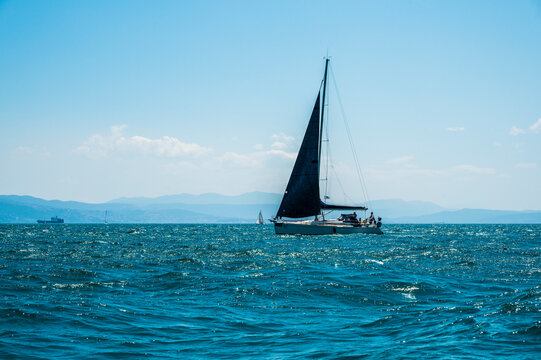 
Between sea and lagoon. Sailing trip between the Marano lagoon and the Gulf of Trieste.