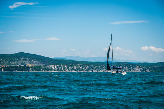 
Between sea and lagoon. Sailing trip between the Marano lagoon and the Gulf of Trieste.