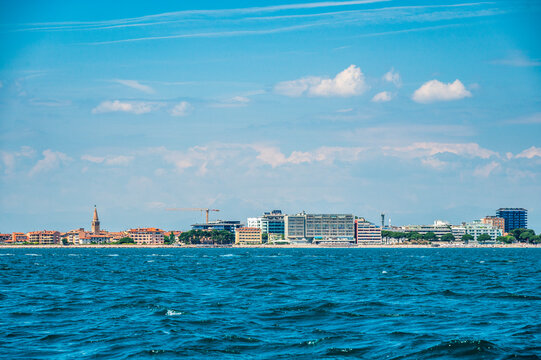 
Between sea and lagoon. Sailing trip between the Marano lagoon and the Gulf of Trieste.