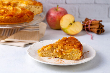 Caramelized apple cake is a delicious dessert. Turkish name; elmali kek