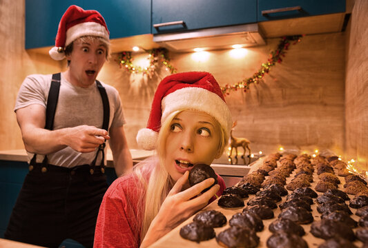 In der Weihnachtsb&auml;ckerei beim Naschen erwischt