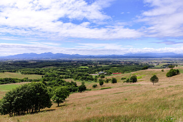 北海道滝川市、丸加高原展望台から暑寒別岳を望む【8月】