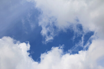 Obraz premium Clouds on the blue sky nature with space background wallpaper