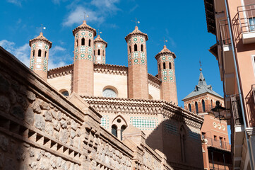Fototapeta premium Vista de la cúpula mudéjar de una iglesia en la ciudad de Teruel, Aragón, España.