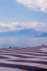 Jezioro Garda, miasto Lazise we Włoszech. Lazise to malownicza i bardzo klimatyczna miejscowość,...