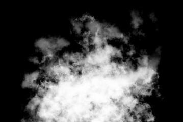 Fototapeta na wymiar Biały dym, jasna chmura, na czarnym tle