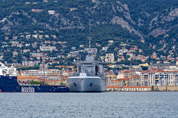 Moored supply warship and tanker of French Navy at Toulon Naval Base on a cloudy spring day. Photo taken June 9th, 2023, Toulon, France. © Michael Derrer Fuchs