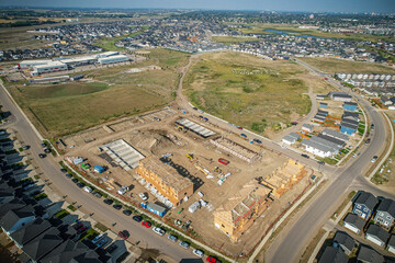 Obraz premium Skyward Gaze Over Rosewood, Saskatoon, Saskatchewan