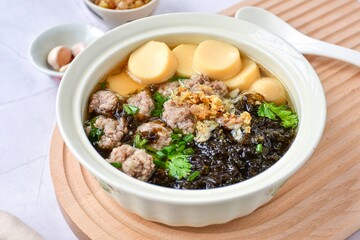 Clear Soup with Bean Curd and Minced Pork and seaweed 