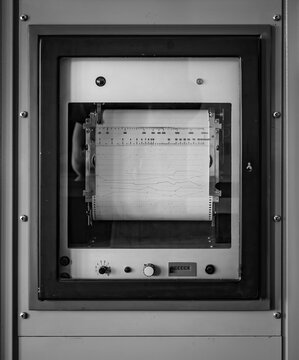 The old measurer ceilometer device