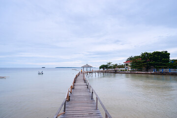 Fototapeta premium Beautiful landscape. Wooden bridge on the beach, Siargao Island, Philippines.