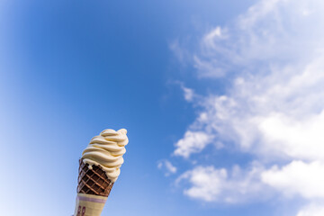 青空とソフトクリーム
blue sky and soft serve ice cream
日本（秋）2022年撮影
Japan...