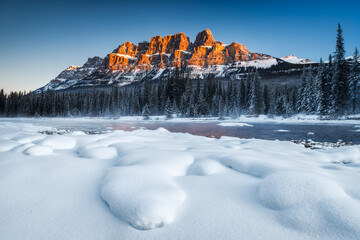Castle Mountain in winter, Banff National Park, Alberta - obrazy, fototapety, plakaty