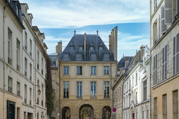 Fototapeta premium Paris, beautiful buildings, near the place des Vosges in the Marais