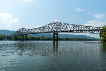 Obraz premium bridge over the river