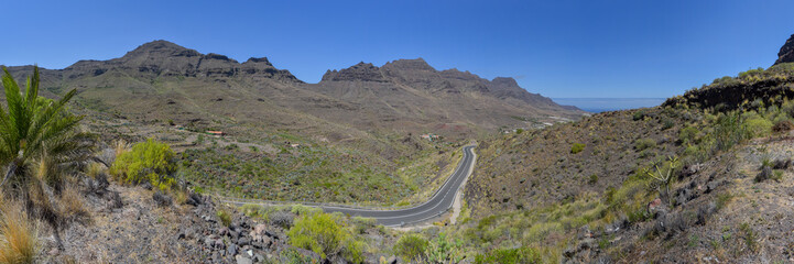 Panorama Landschaft mit Straße auf der Insel Gran Canaria